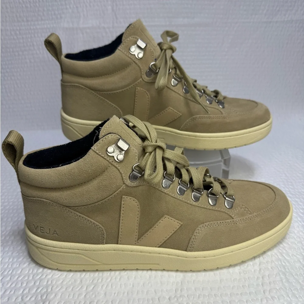 Veja Men's Tan High-Top Sneakers - Picture 1 of 5